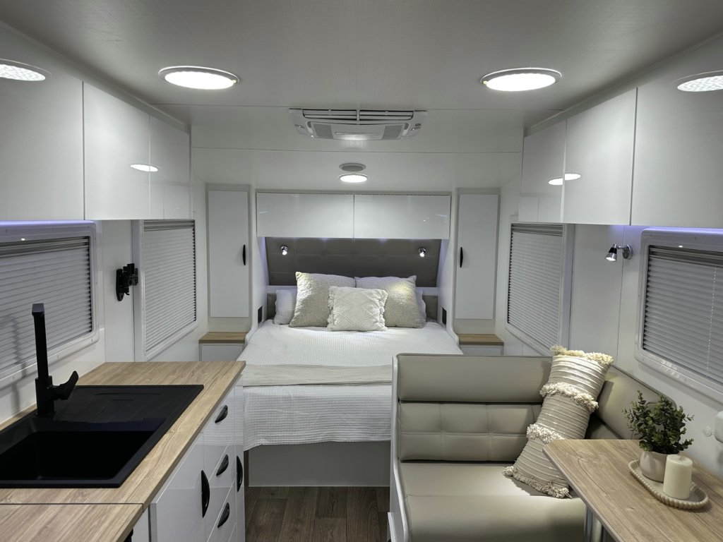 NEW 2026 SUPREME CLASSIC TOURER CARAVAN 2 AXLE