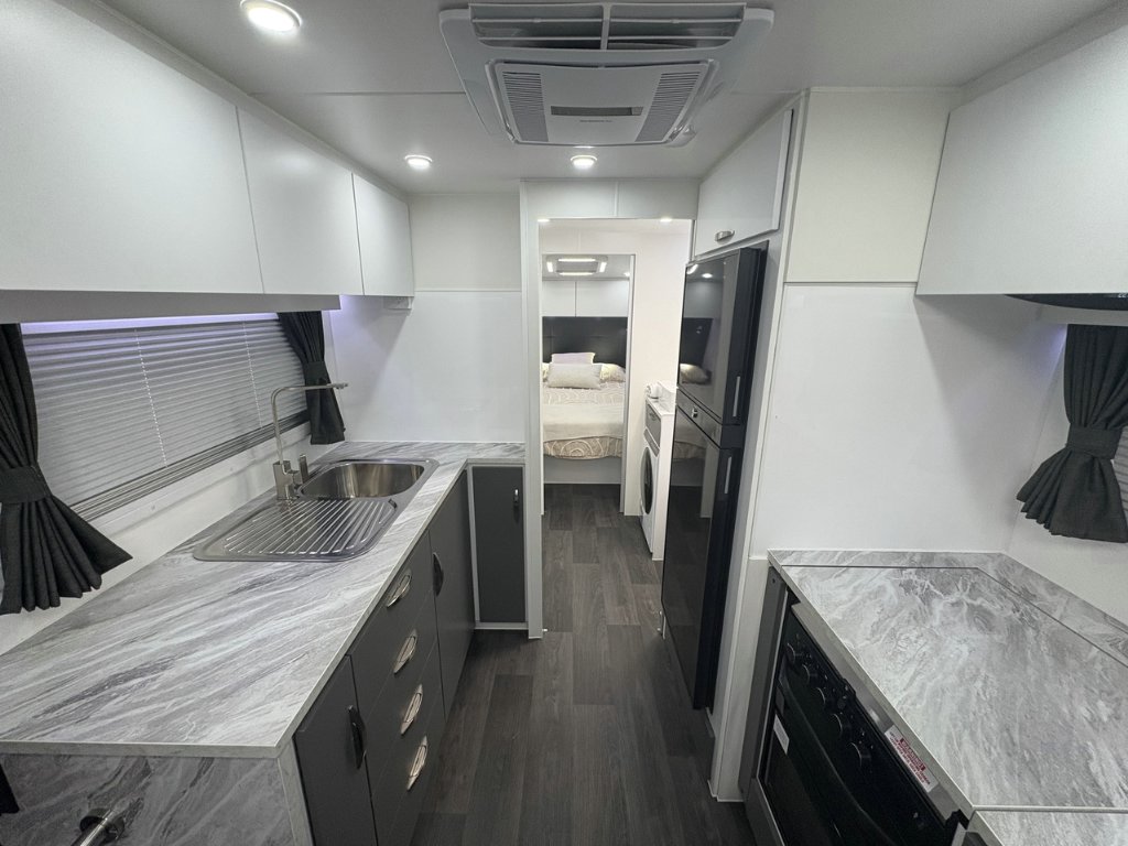 NEW 2026 SUPREME EXECUTIVE CARAVAN 2 AXLE