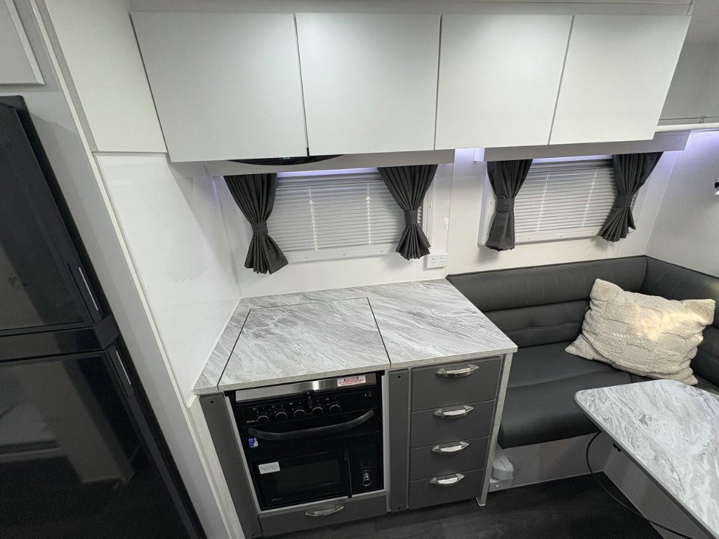 NEW 2026 SUPREME EXECUTIVE CARAVAN 2 AXLE