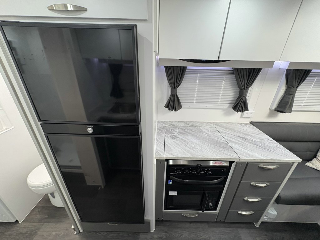 NEW 2026 SUPREME EXECUTIVE CARAVAN 2 AXLE