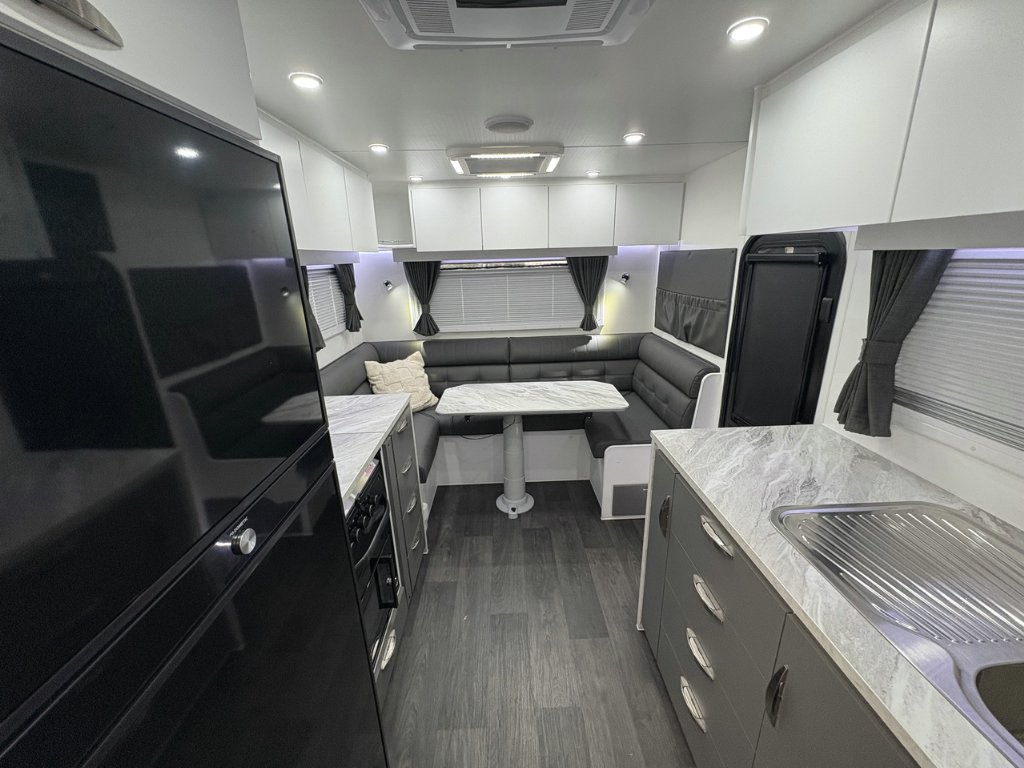 NEW 2026 SUPREME EXECUTIVE CARAVAN 2 AXLE