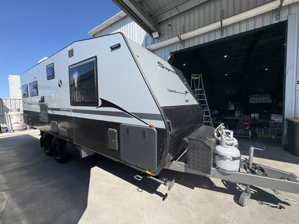 NEW 2026 SUPREME EXECUTIVE CARAVAN 2 AXLE
