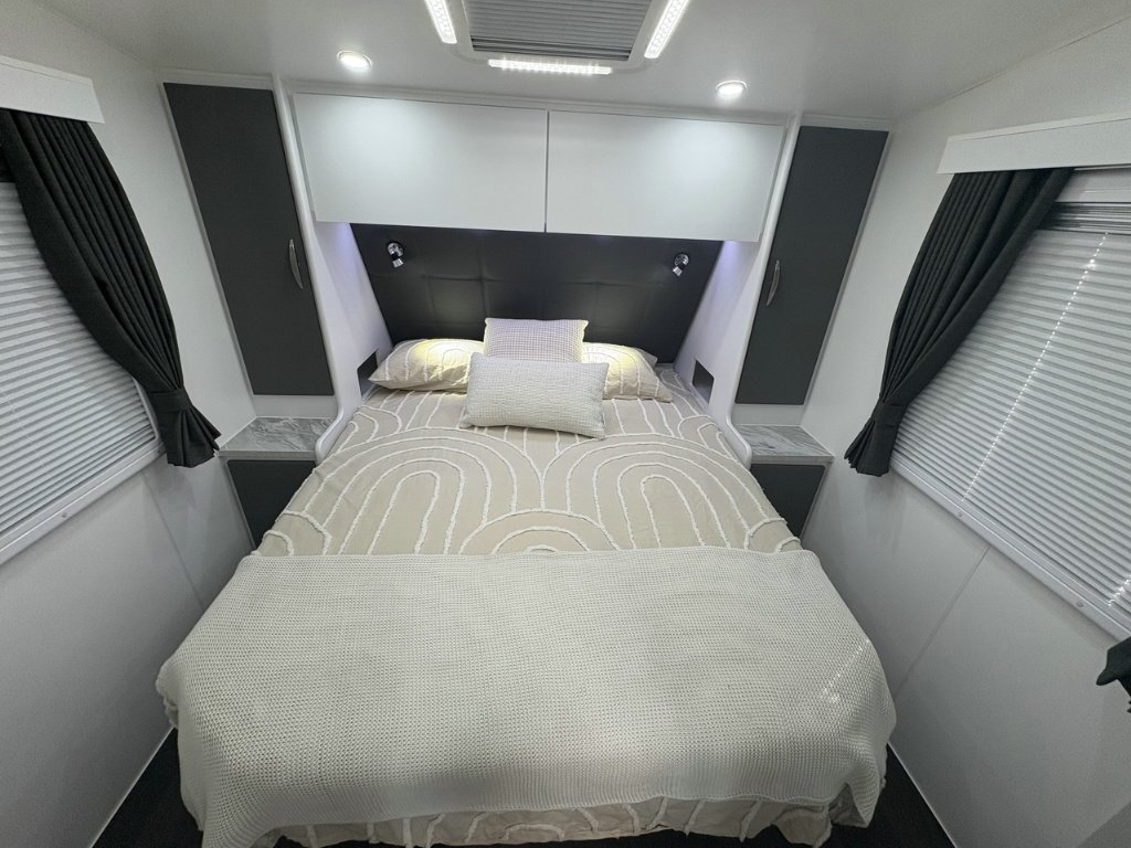 NEW 2026 SUPREME EXECUTIVE CARAVAN 2 AXLE