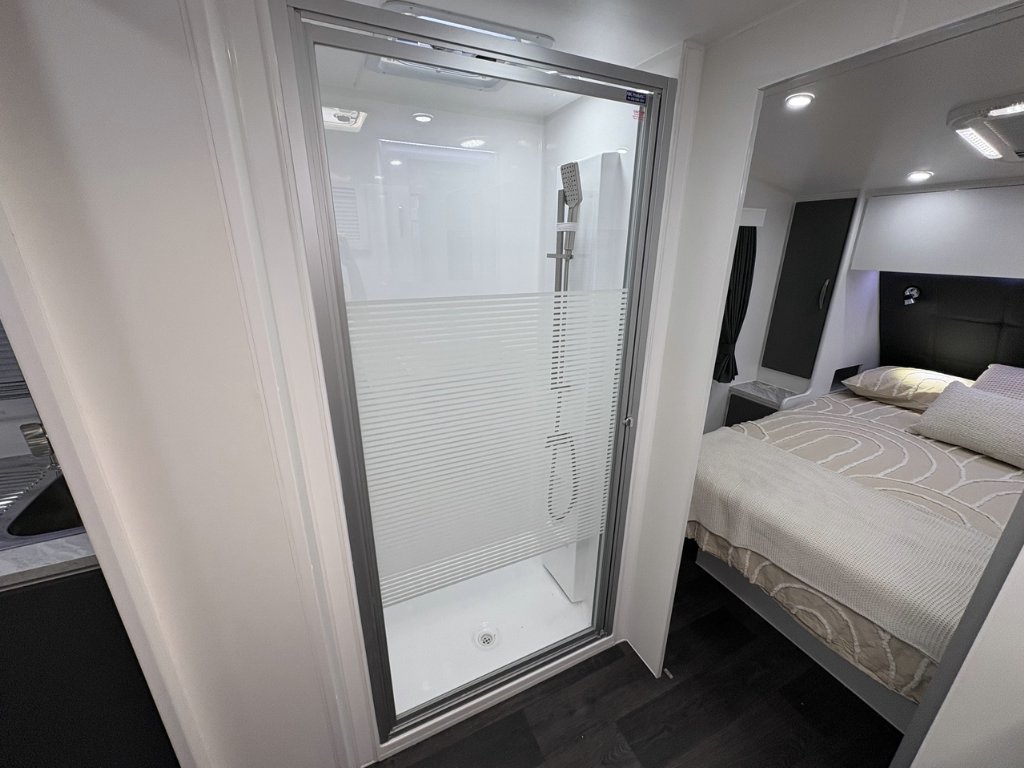 NEW 2026 SUPREME EXECUTIVE CARAVAN 2 AXLE