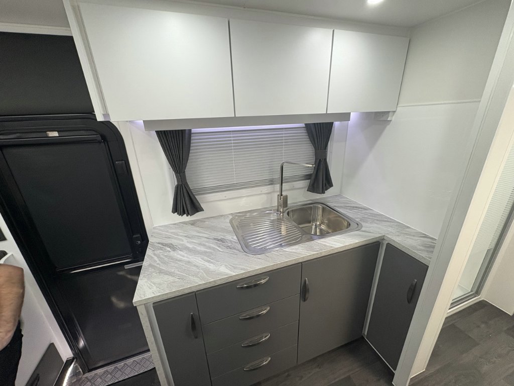 NEW 2026 SUPREME EXECUTIVE CARAVAN 2 AXLE