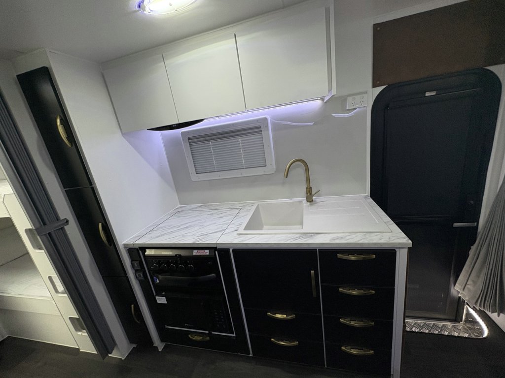 NEW 2026 LEADER CARAVANS GOLD LE CARAVAN 2 AXLE