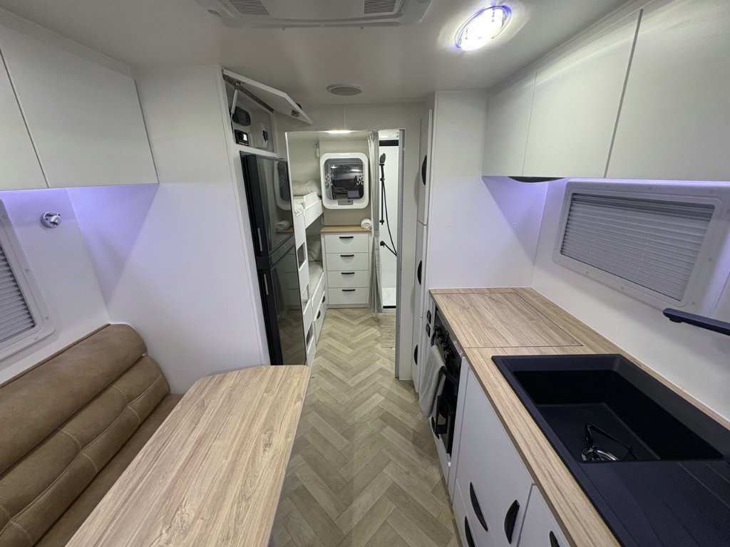 NEW 2026 LEADER CARAVANS GOLD LE DIRT ROADER CARAVAN 2 AXLE