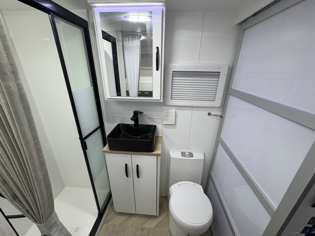 NEW 2026 LEADER CARAVANS GOLD LE DIRT ROADER CARAVAN 2 AXLE