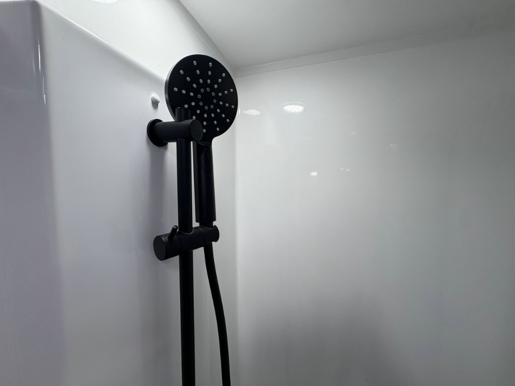 NEW 2026 LEADER CARAVANS GOLD LE DIRT ROADER CARAVAN 2 AXLE