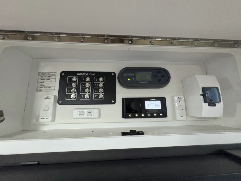 NEW 2026 LEADER CARAVANS GOLD LE DIRT ROADER CARAVAN 2 AXLE