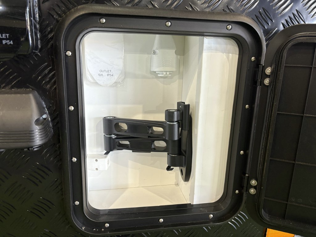 NEW 2026 LEADER CARAVANS GOLD LE DIRT ROADER CARAVAN 2 AXLE