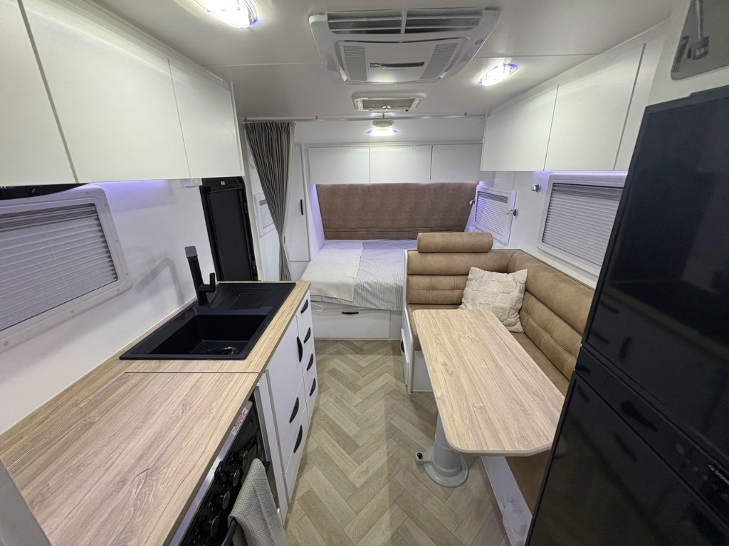NEW 2026 LEADER CARAVANS GOLD LE DIRT ROADER CARAVAN 2 AXLE