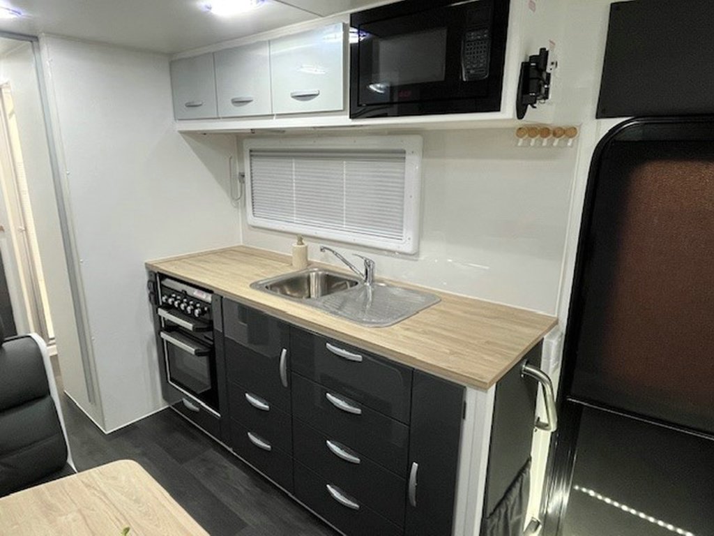 USED 2023 LEADER CARAVANS GOLD LE CARAVAN 2 AXLE