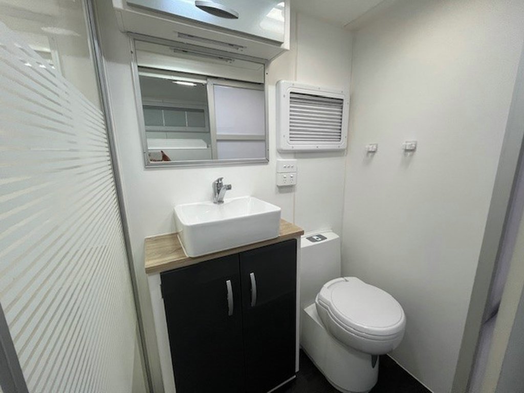 USED 2023 LEADER CARAVANS GOLD LE CARAVAN 2 AXLE