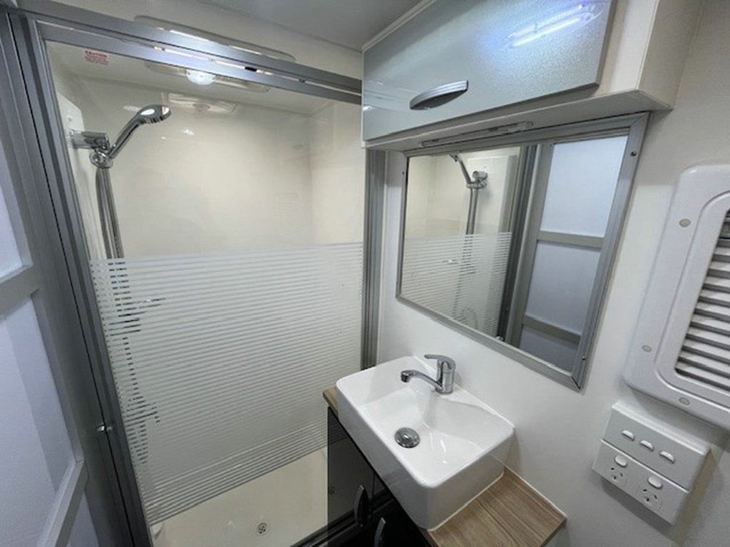 USED 2023 LEADER CARAVANS GOLD LE CARAVAN 2 AXLE