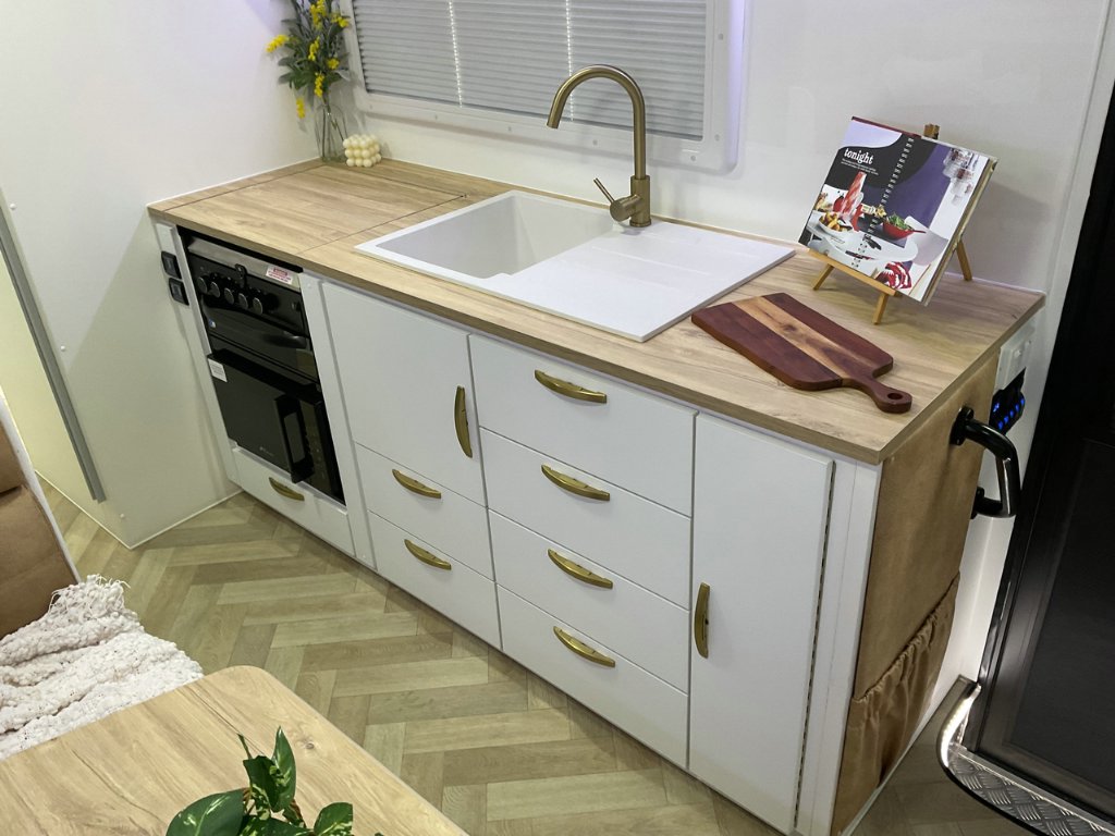 NEW 2026 LEADER CARAVANS GOLD LE CARAVAN 2 AXLE