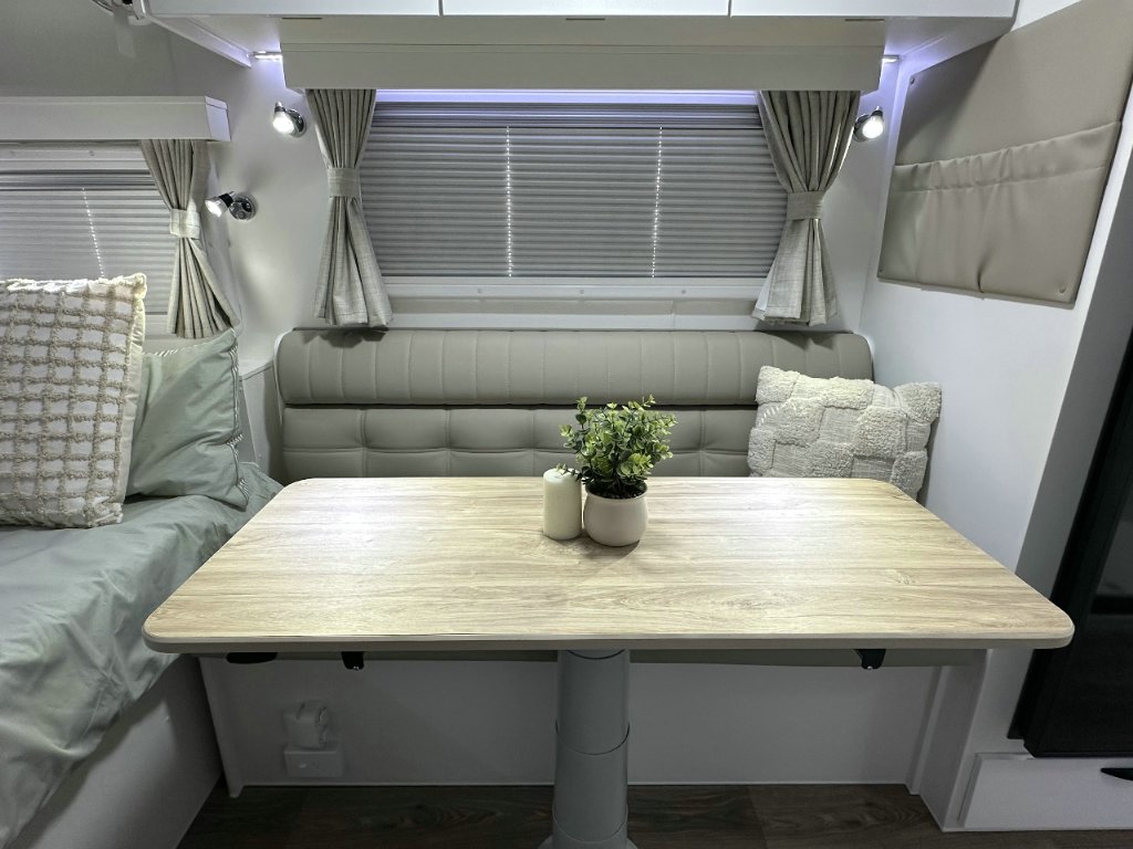 NEW 2025 SUPREME TERRITORY HYBRID CARAVAN 1 AXLE