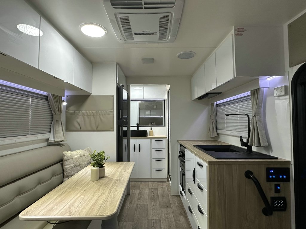 NEW 2025 SUPREME TERRITORY HYBRID CARAVAN 1 AXLE