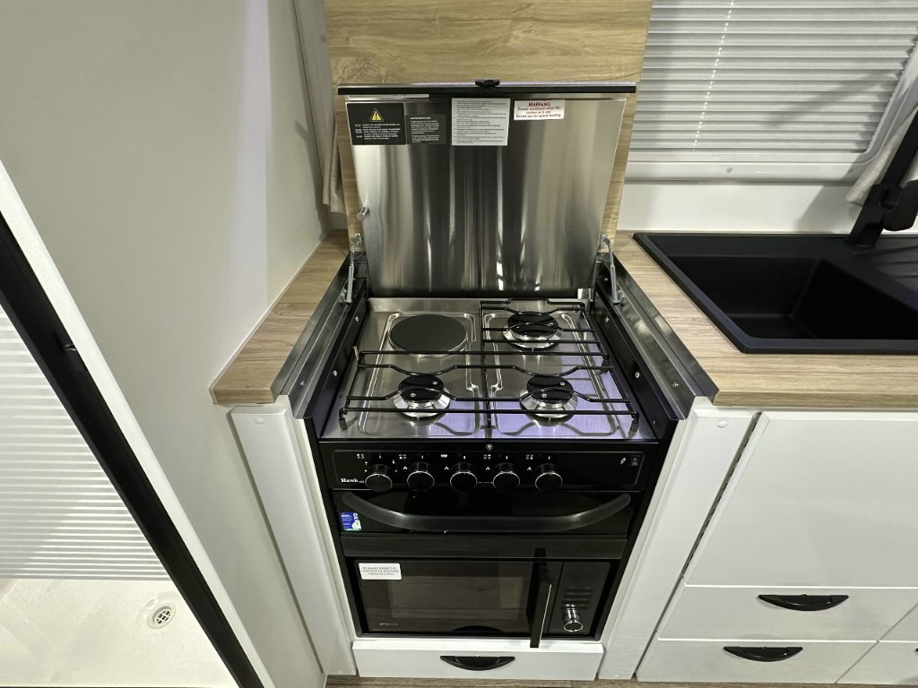 NEW 2025 SUPREME TERRITORY HYBRID CARAVAN 1 AXLE