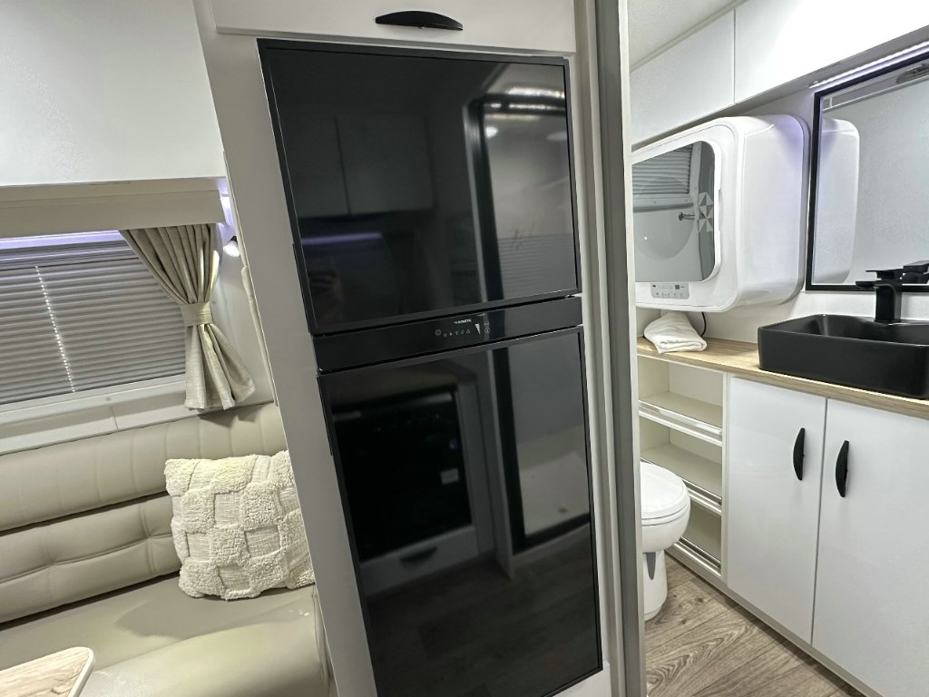 NEW 2025 SUPREME TERRITORY HYBRID CARAVAN 1 AXLE