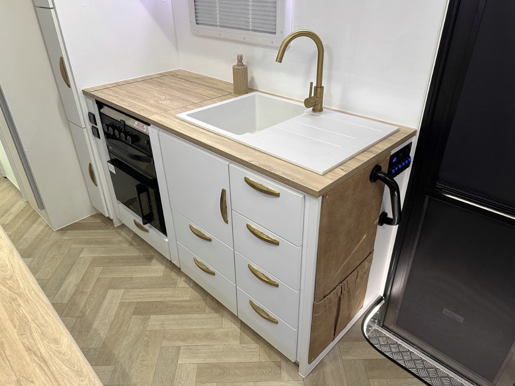 NEW 2026 LEADER CARAVANS GOLD LE CARAVAN 2 AXLE