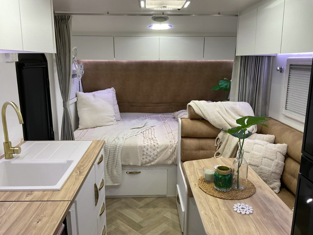 NEW 2026 LEADER CARAVANS GOLD LE DIRT ROADER CARAVAN 2 AXLE