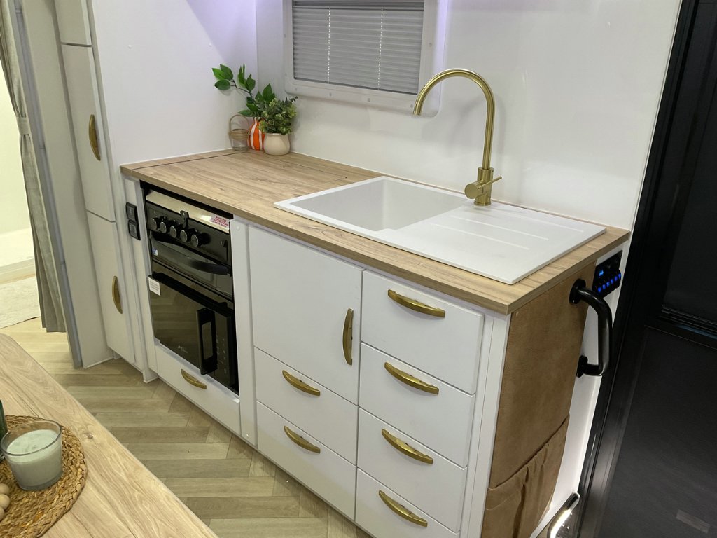 NEW 2026 LEADER CARAVANS GOLD LE DIRT ROADER CARAVAN 2 AXLE