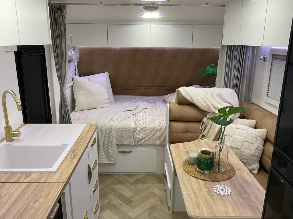 NEW 2026 LEADER CARAVANS GOLD LE DIRT ROADER CARAVAN 2 AXLE