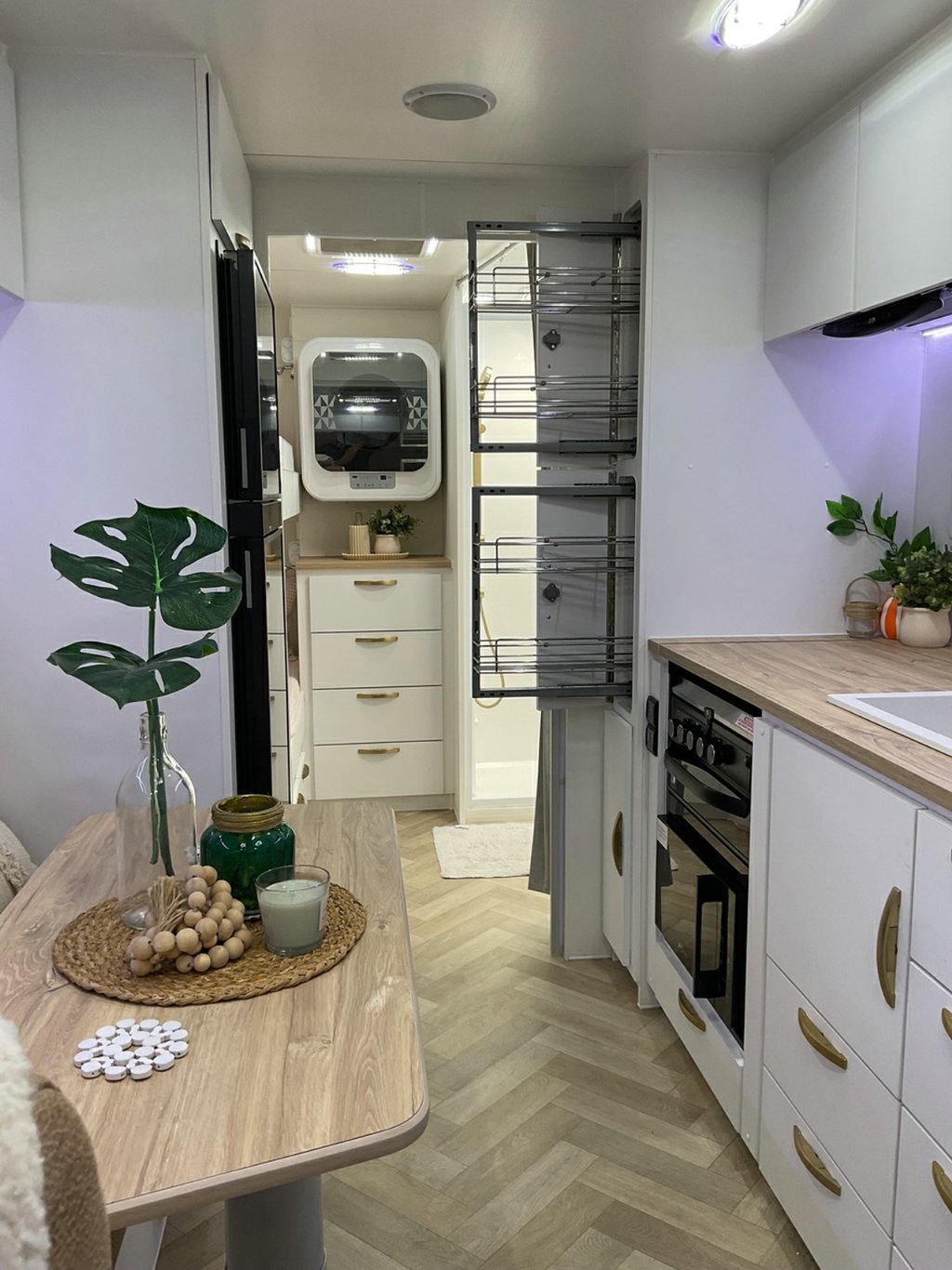 NEW 2026 LEADER CARAVANS GOLD LE DIRT ROADER CARAVAN 2 AXLE