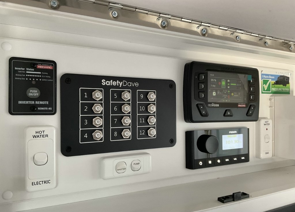 NEW 2026 LEADER CARAVANS GOLD LE DIRT ROADER CARAVAN 2 AXLE