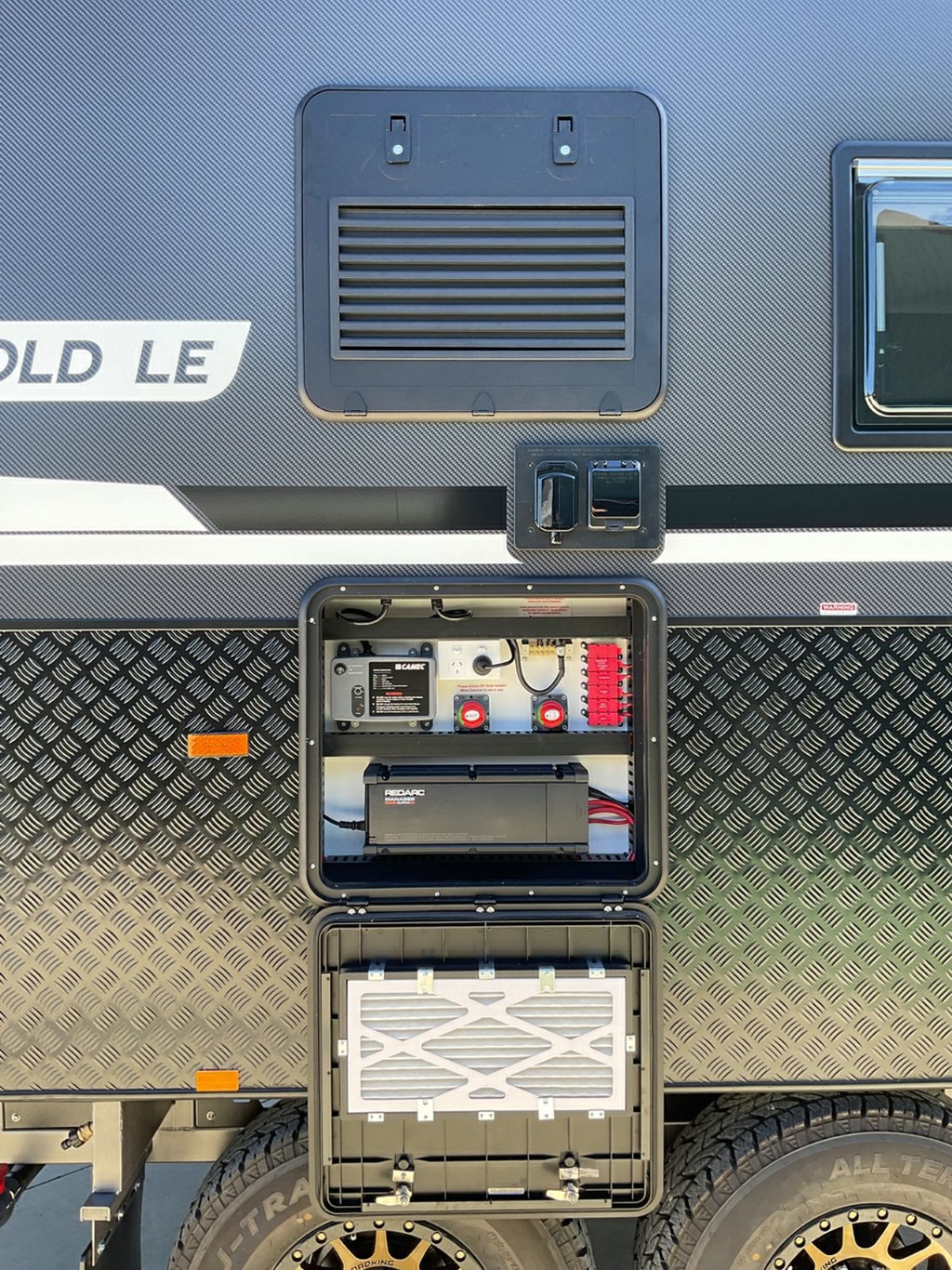 NEW 2026 LEADER CARAVANS GOLD LE DIRT ROADER CARAVAN 2 AXLE