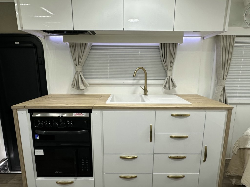 NEW 2026 SUPREME TERRITORY CARAVAN 2 AXLE