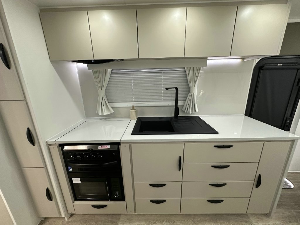 NEW 2025 SUPREME EXECUTIVE CARAVAN 2 AXLE