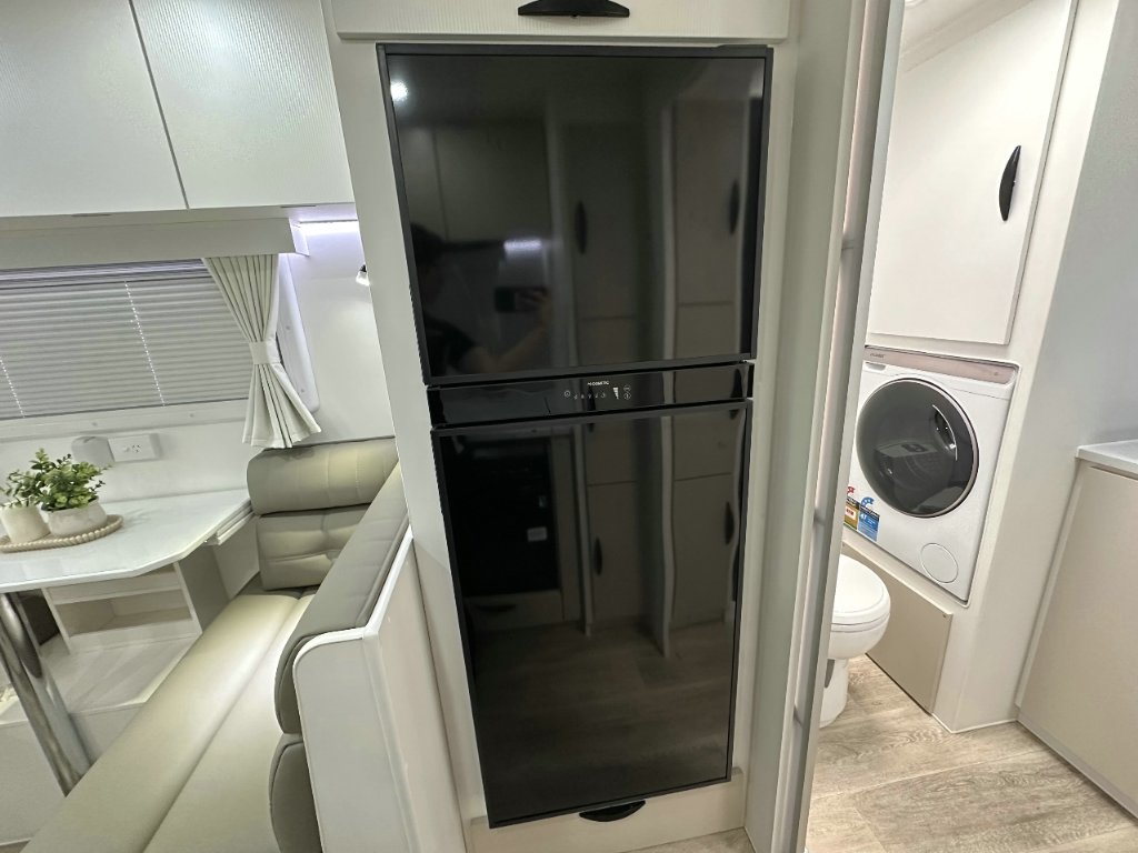 NEW 2025 SUPREME EXECUTIVE CARAVAN 2 AXLE
