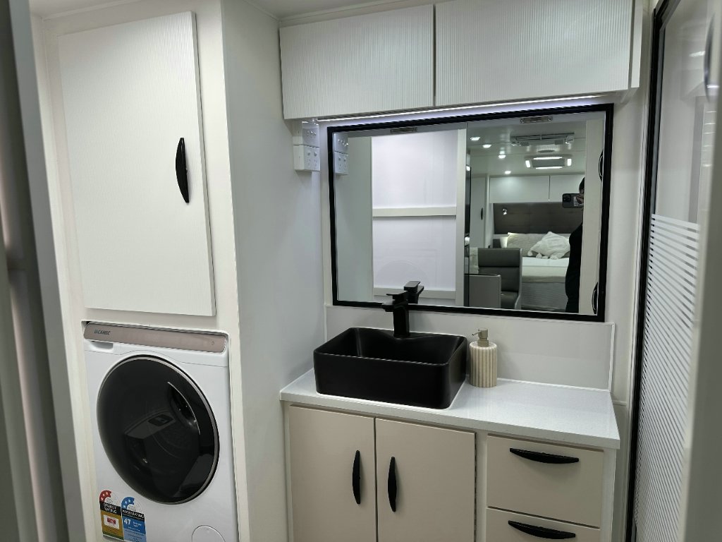 NEW 2025 SUPREME EXECUTIVE CARAVAN 2 AXLE