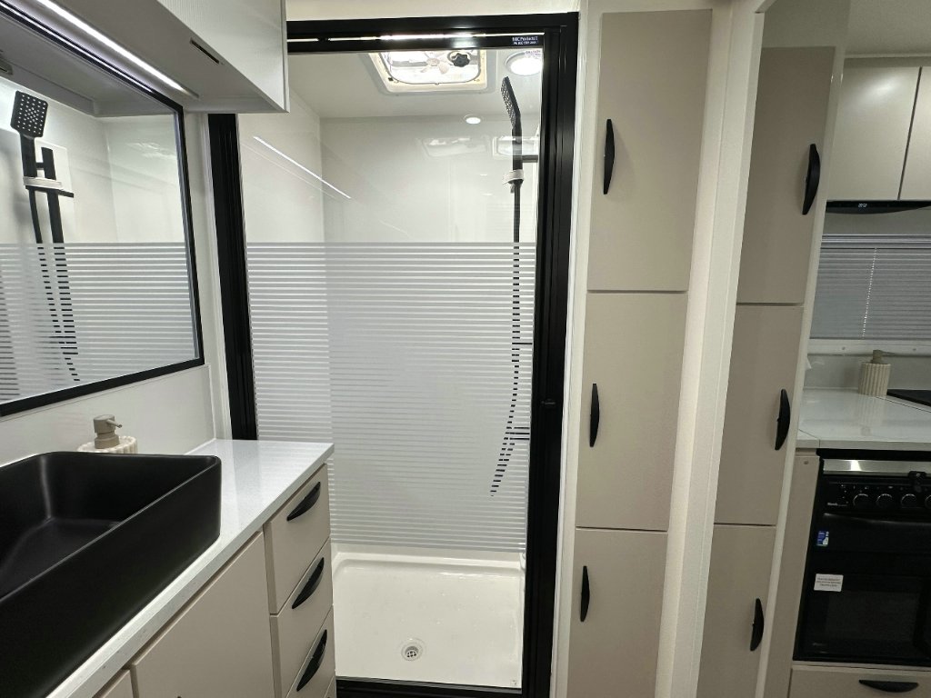 NEW 2025 SUPREME EXECUTIVE CARAVAN 2 AXLE