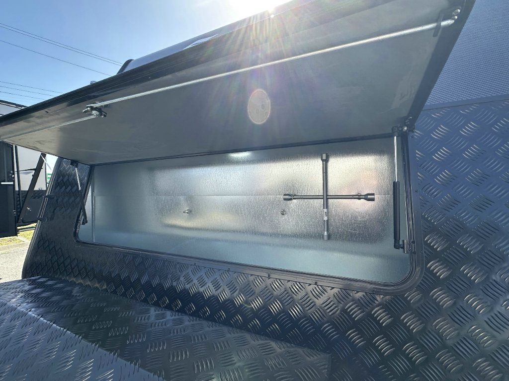 NEW 2025 SUPREME EXECUTIVE CARAVAN 2 AXLE