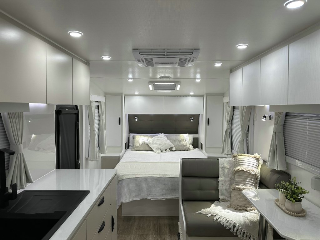 NEW 2025 SUPREME EXECUTIVE CARAVAN 2 AXLE