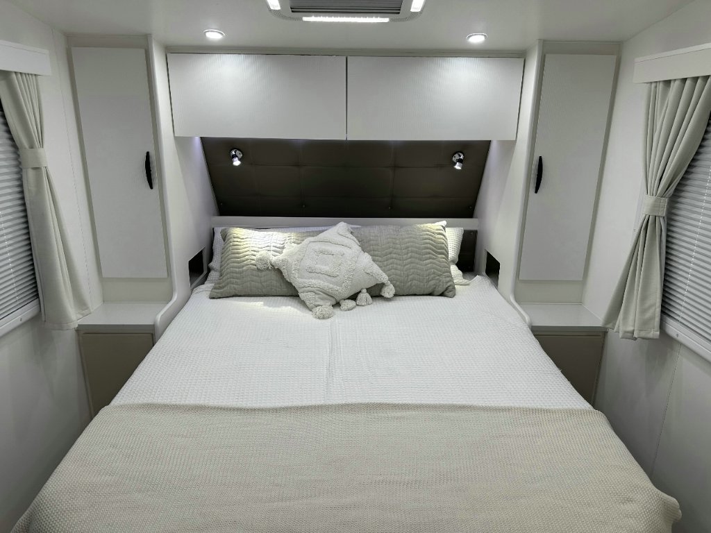 NEW 2025 SUPREME EXECUTIVE CARAVAN 2 AXLE