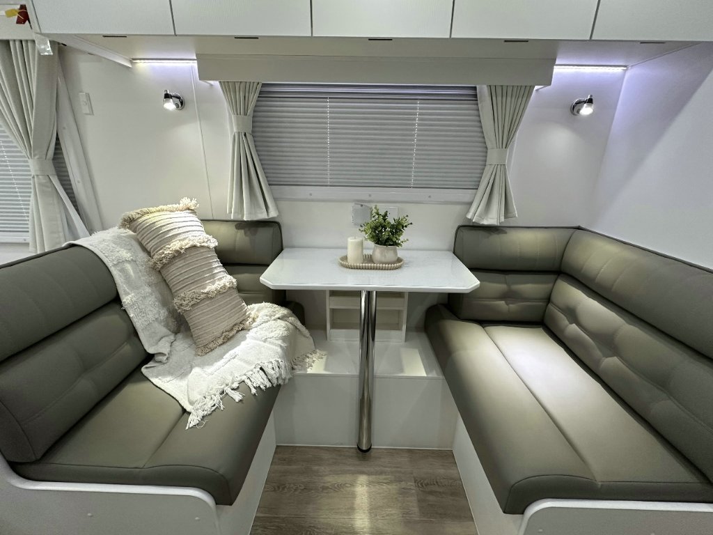 NEW 2025 SUPREME EXECUTIVE CARAVAN 2 AXLE