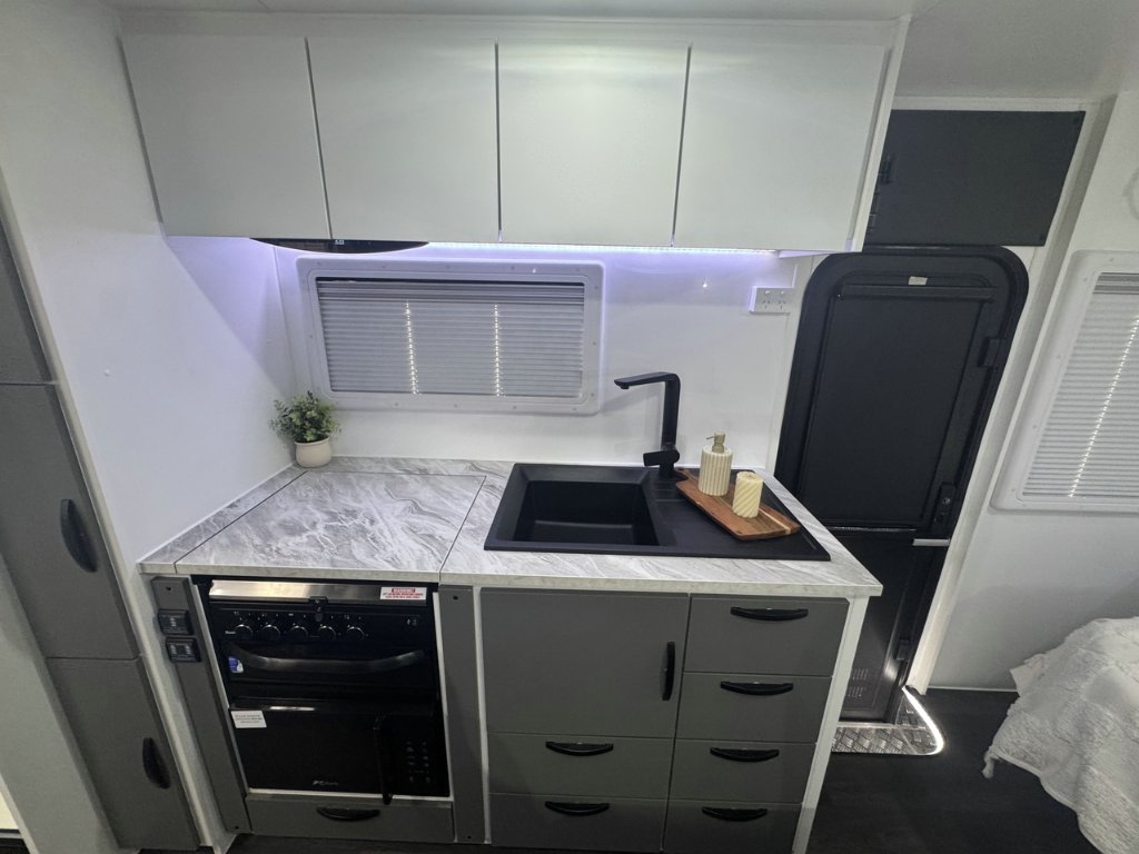 NEW 2026 LEADER CARAVANS GOLD LE CARAVAN 2 AXLE