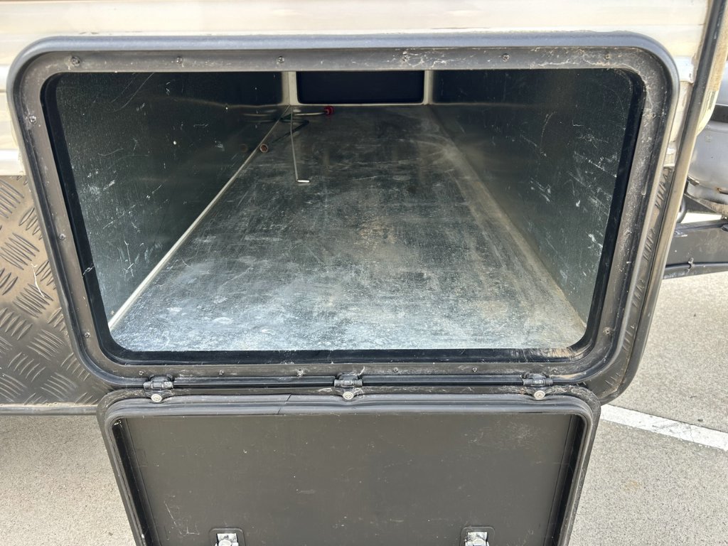 USED 2021 PARAMOUNT SIGNATURE 196 CARAVAN 2 AXLE