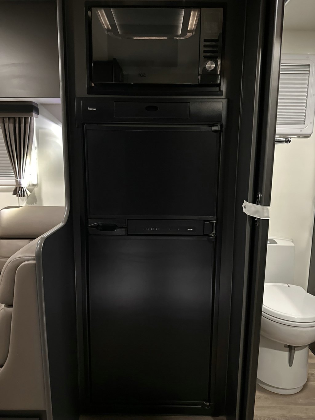 USED 2021 PARAMOUNT SIGNATURE 196 CARAVAN 2 AXLE