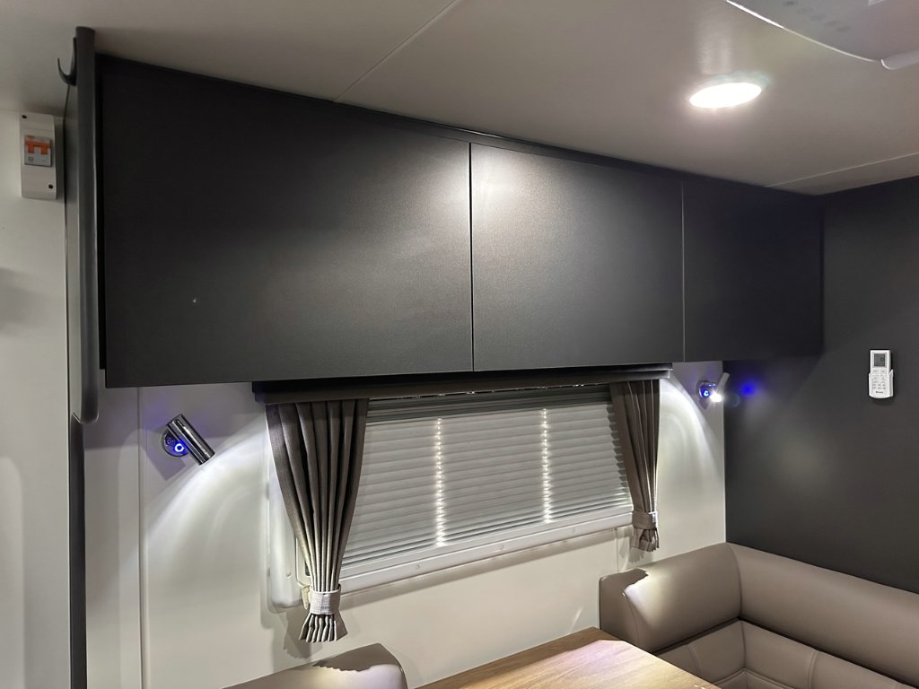 USED 2021 PARAMOUNT SIGNATURE 196 CARAVAN 2 AXLE