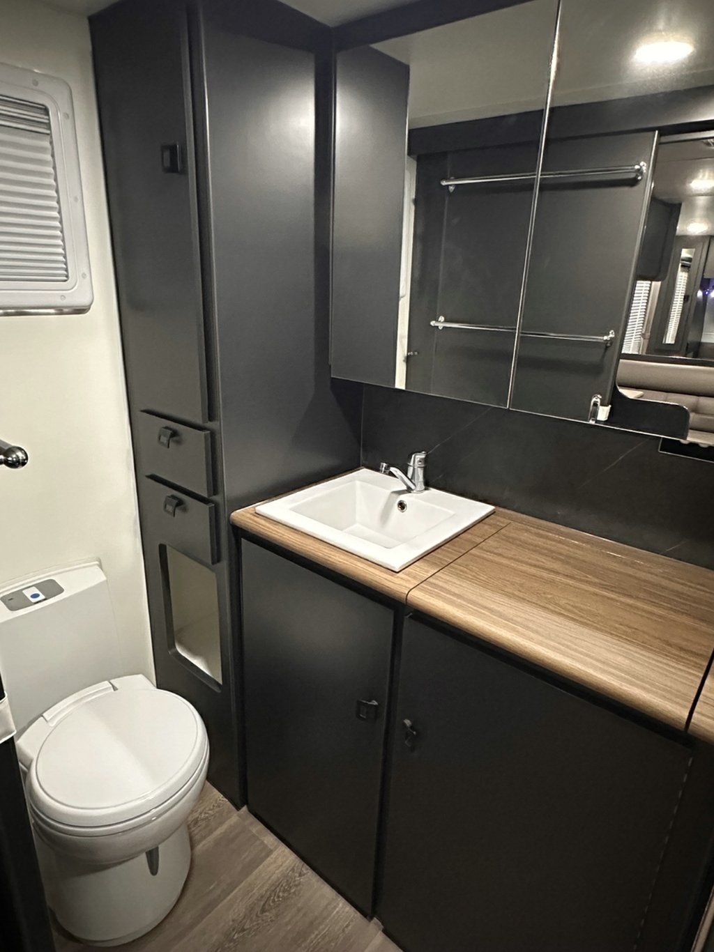 USED 2021 PARAMOUNT SIGNATURE 196 CARAVAN 2 AXLE