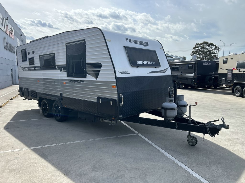 USED 2021 PARAMOUNT SIGNATURE 196 CARAVAN 2 AXLE