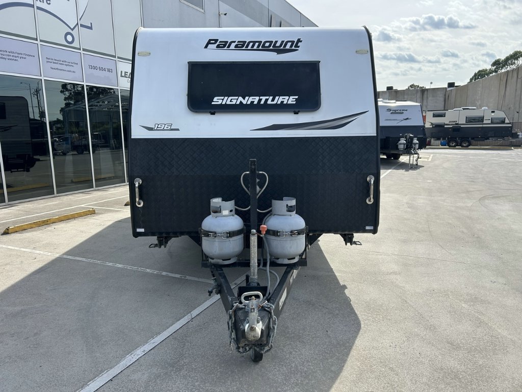 USED 2021 PARAMOUNT SIGNATURE 196 CARAVAN 2 AXLE