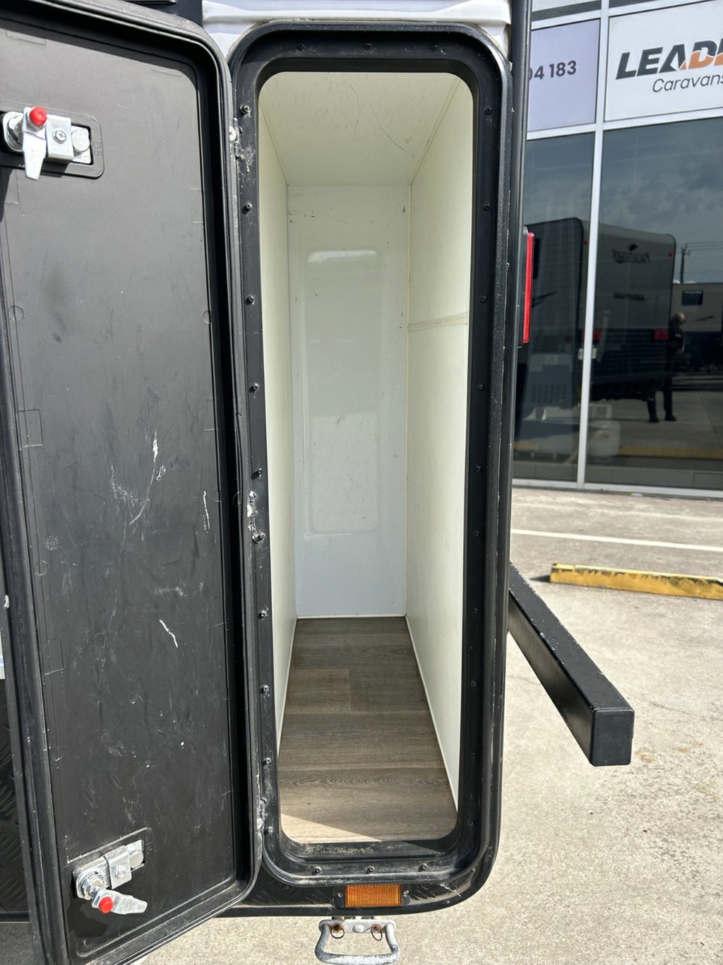 USED 2021 PARAMOUNT SIGNATURE 196 CARAVAN 2 AXLE