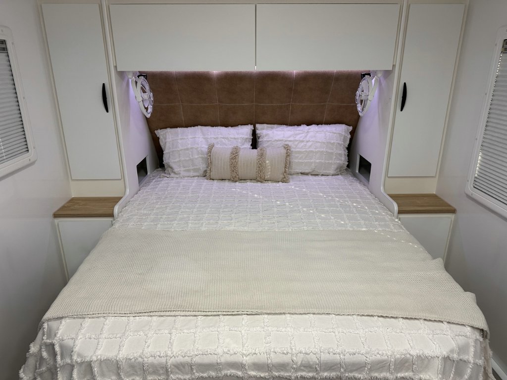 NEW 2026 SUPREME CLASSIC TOURER CARAVAN 2 AXLE