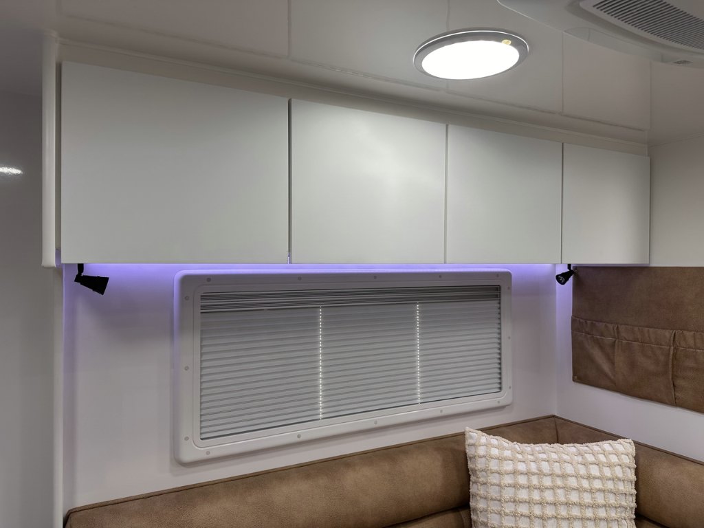 NEW 2026 SUPREME CLASSIC TOURER CARAVAN 2 AXLE